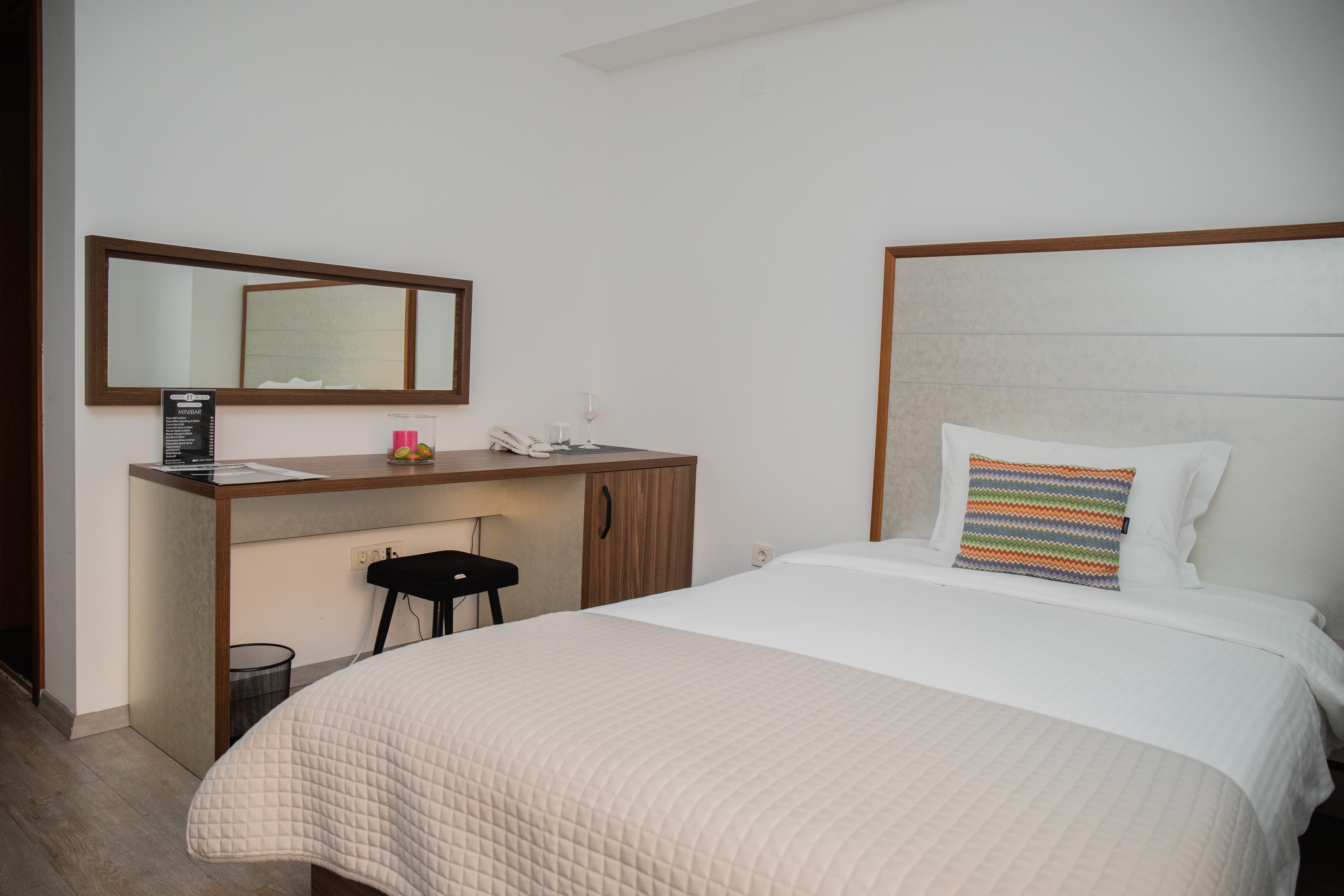 Deluxe Single Room at Hotel Paint It Black